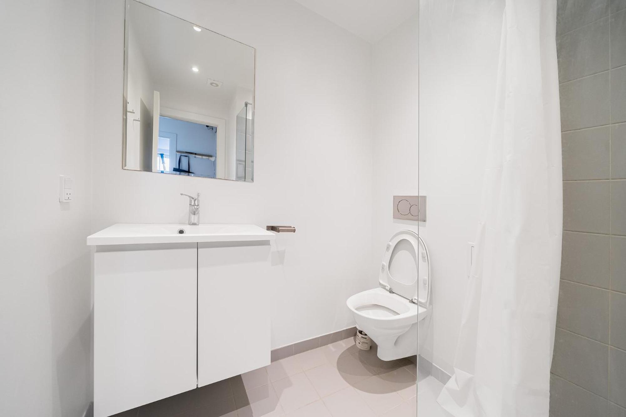 Refurbished 1-bed Close To Metro And Airport *