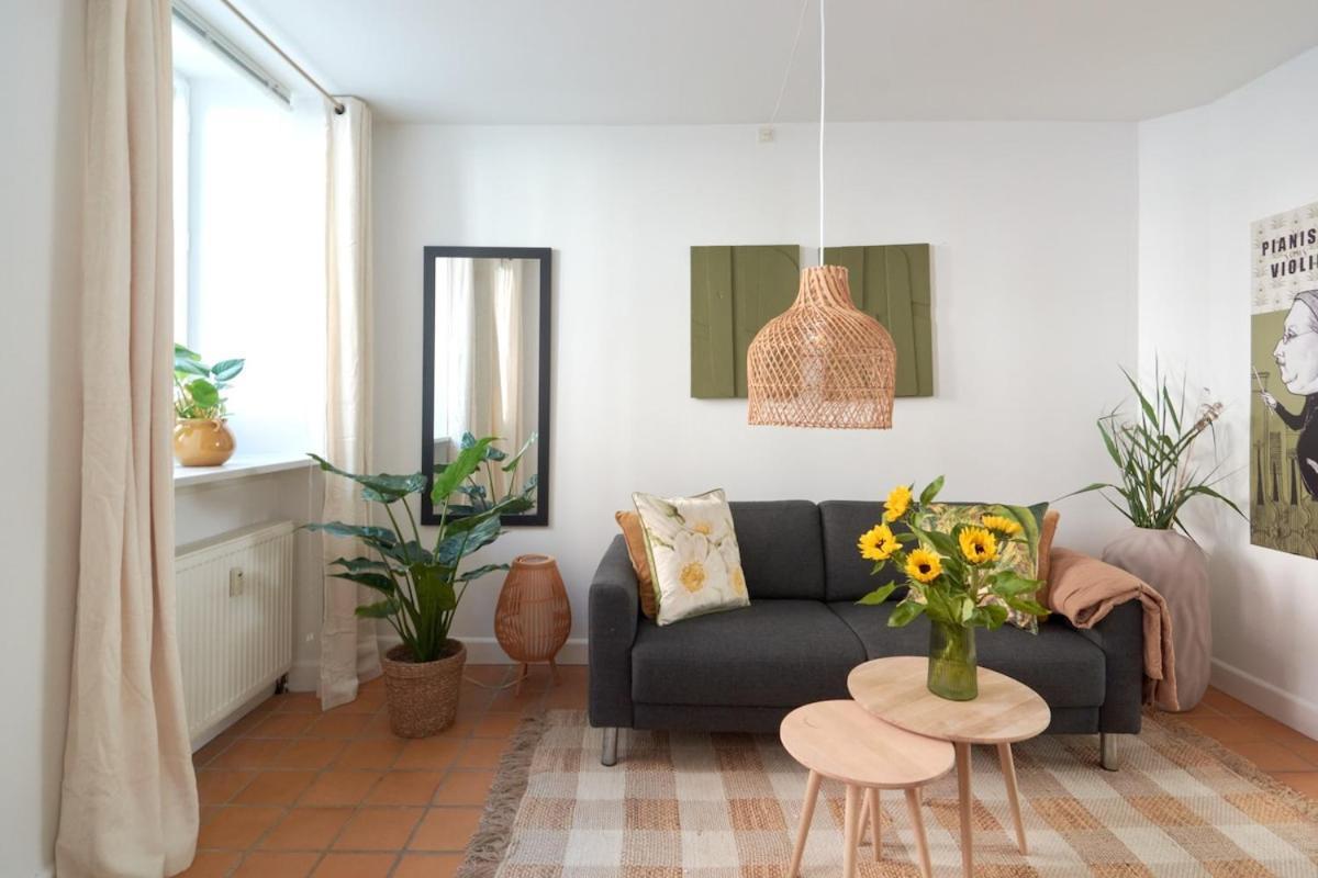 Danish Hygge Close To The Lakes Apartment *
