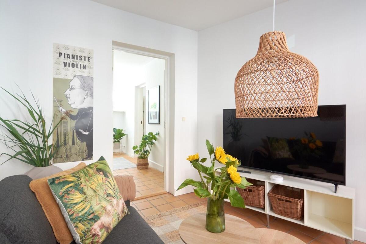 Danish Hygge Close To The Lakes Apartment *
