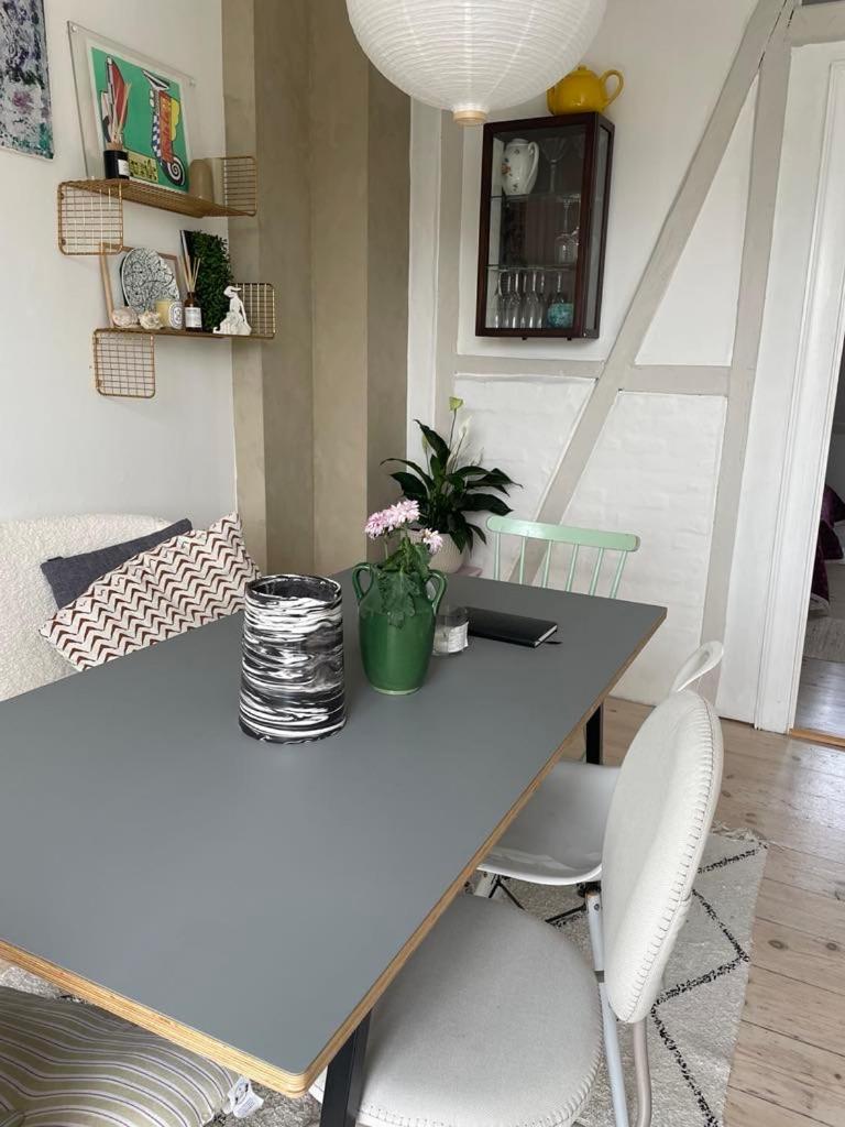 Charming City 2br Oasis Apartment