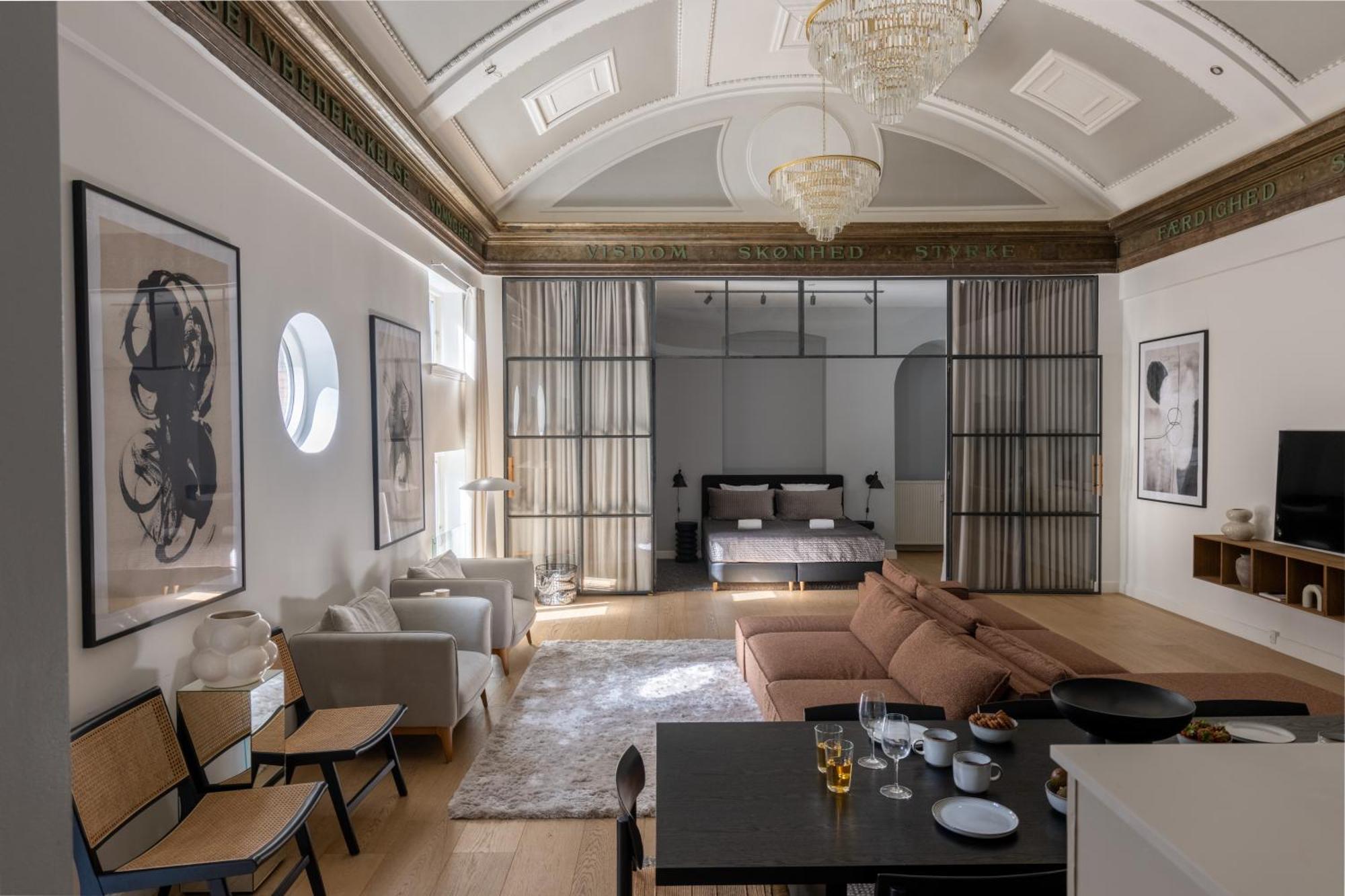 Unique 3 Bedroom Flat In Vibrant Frederiksberg *
