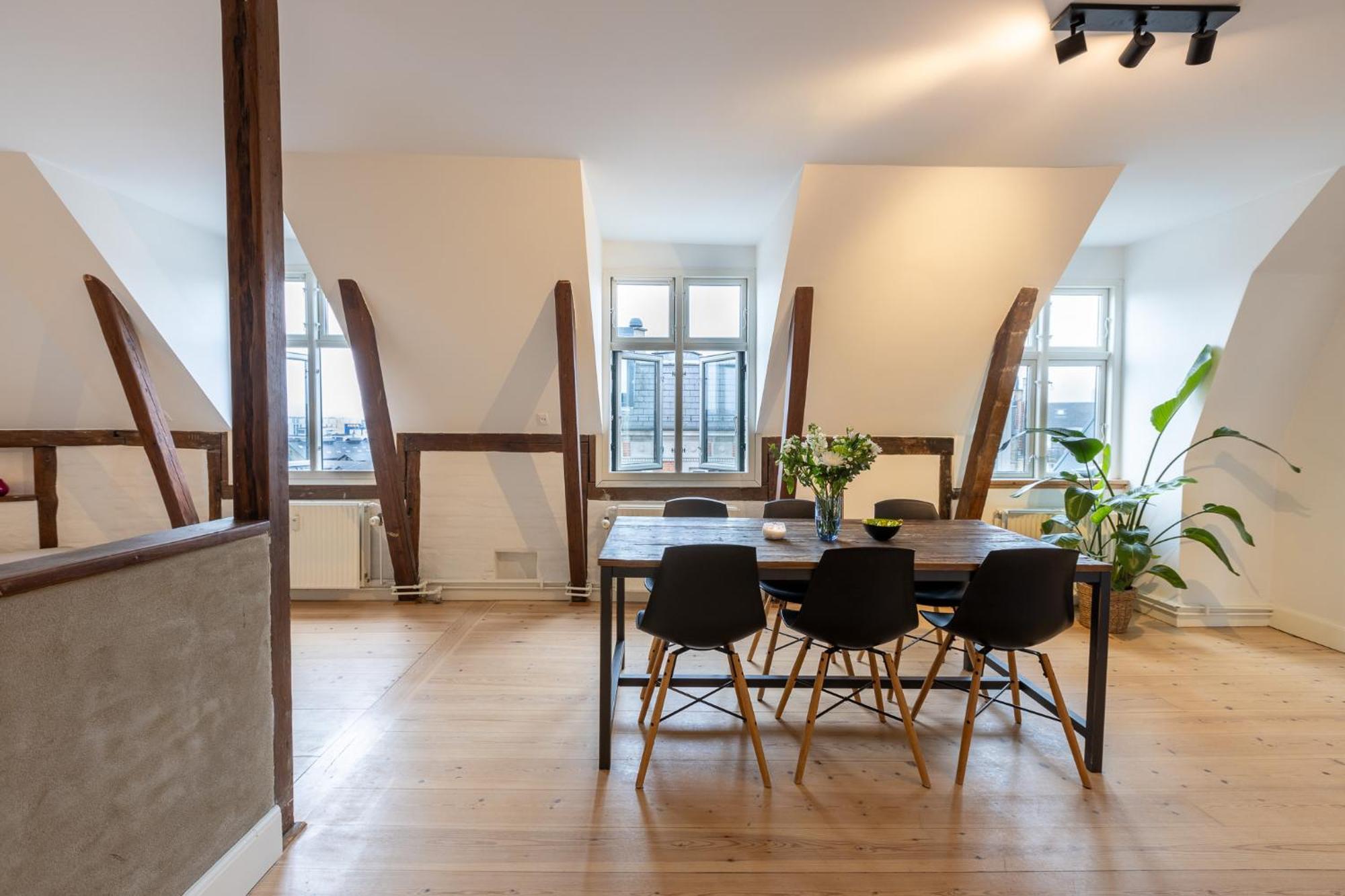 Penthouse In The Heart Of Apartment
