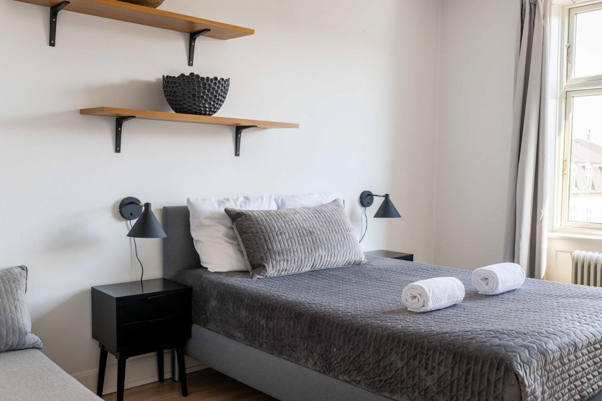 Cozy & Bright In Peaceful Area