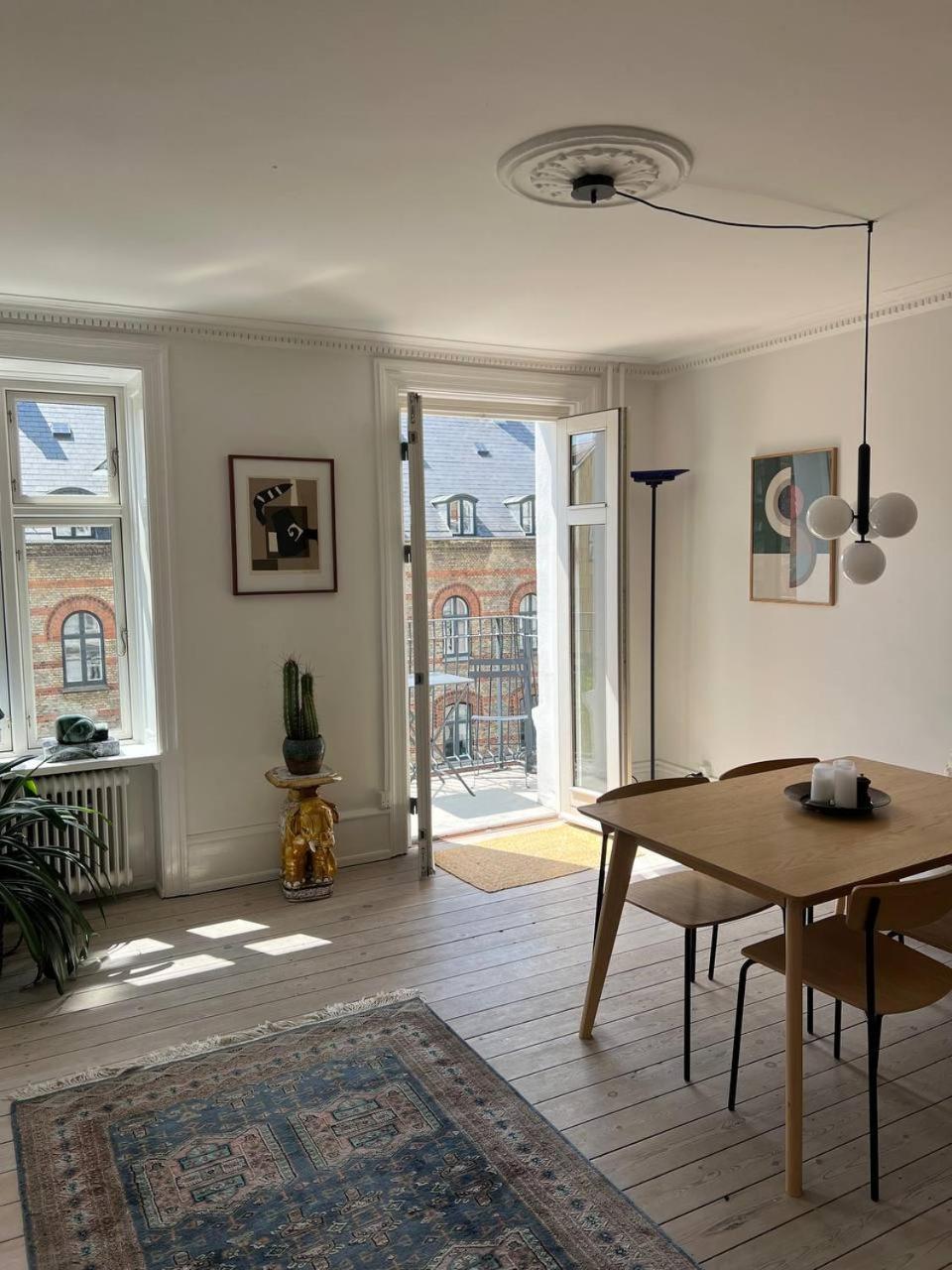 Center Pearl Apartment