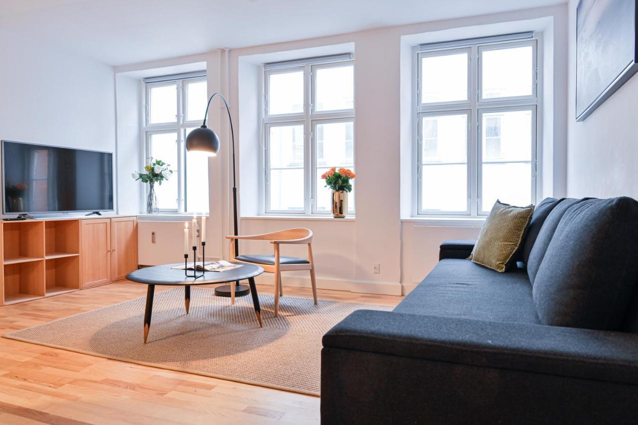 Sanders Tower - Cozy Two-bedroom In Charming Apartment *