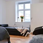 Sanders Tower - Chic Two-Bedroom Apartment In Charming Copenhagen