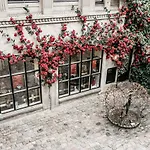 Queens Palace Apartments