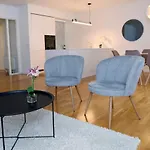 Scandi-Hygge 2 Bedroom Apartment In Charming Christianshavn