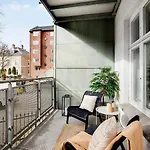 Sanders Constantin - Chic Two-Bedroom Apartment With Balcony