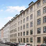 The Heart Of Copenhagen-Queen\'S Neighbor