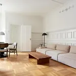 Spacious 3 Bedroom Manor Flat Next To Tivoli