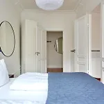 Spacious 3 Bedroom Manor Flat Next To Tivoli