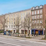 Elegant Apartment With Prime Location In Osterbro