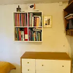 Charmerende Kaelderlejlighed I Villa