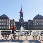 10 Person Apartment In The Heart Of Copenhagen