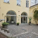 Luxury Stay By Freetown & Canals