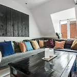 Cosmopolitan And Cozy Flat In The Center Of Cph!