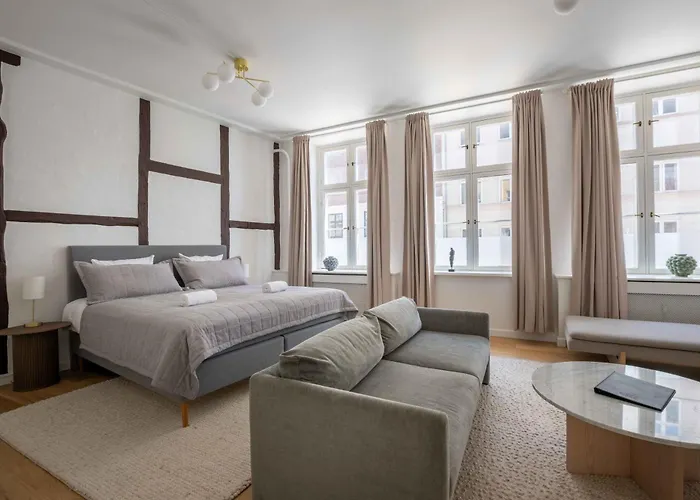 170SQM Apt. 50M to Main Street, Metro & canals