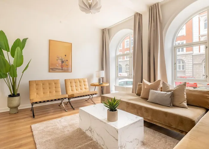 Sanders Noble - Fantastic 4-Bdr Apt In The Capital