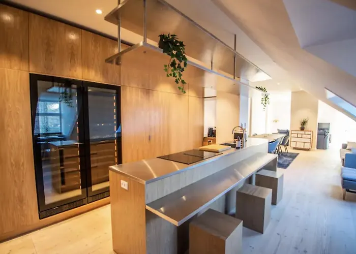 Stunning Penthouse A Location