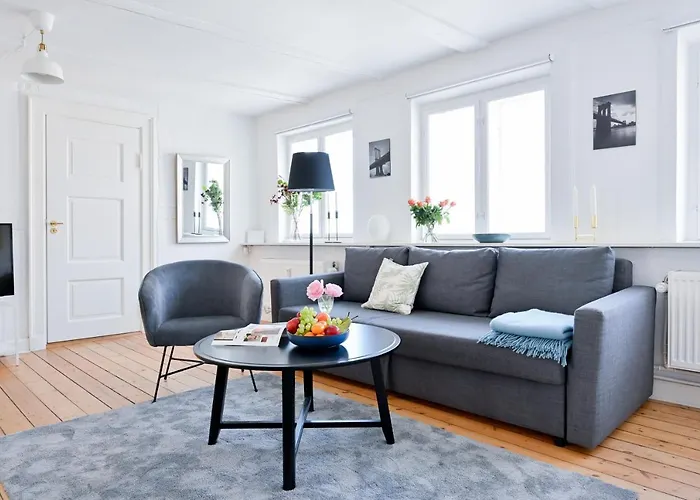 Sanders Penny - Lovely Two-Bedroom Apartment In The Middle Of Action