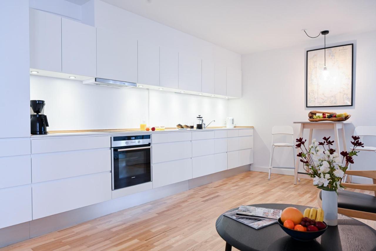 Sanders Tower - Chic Two-bedroom In Charming Apartment *