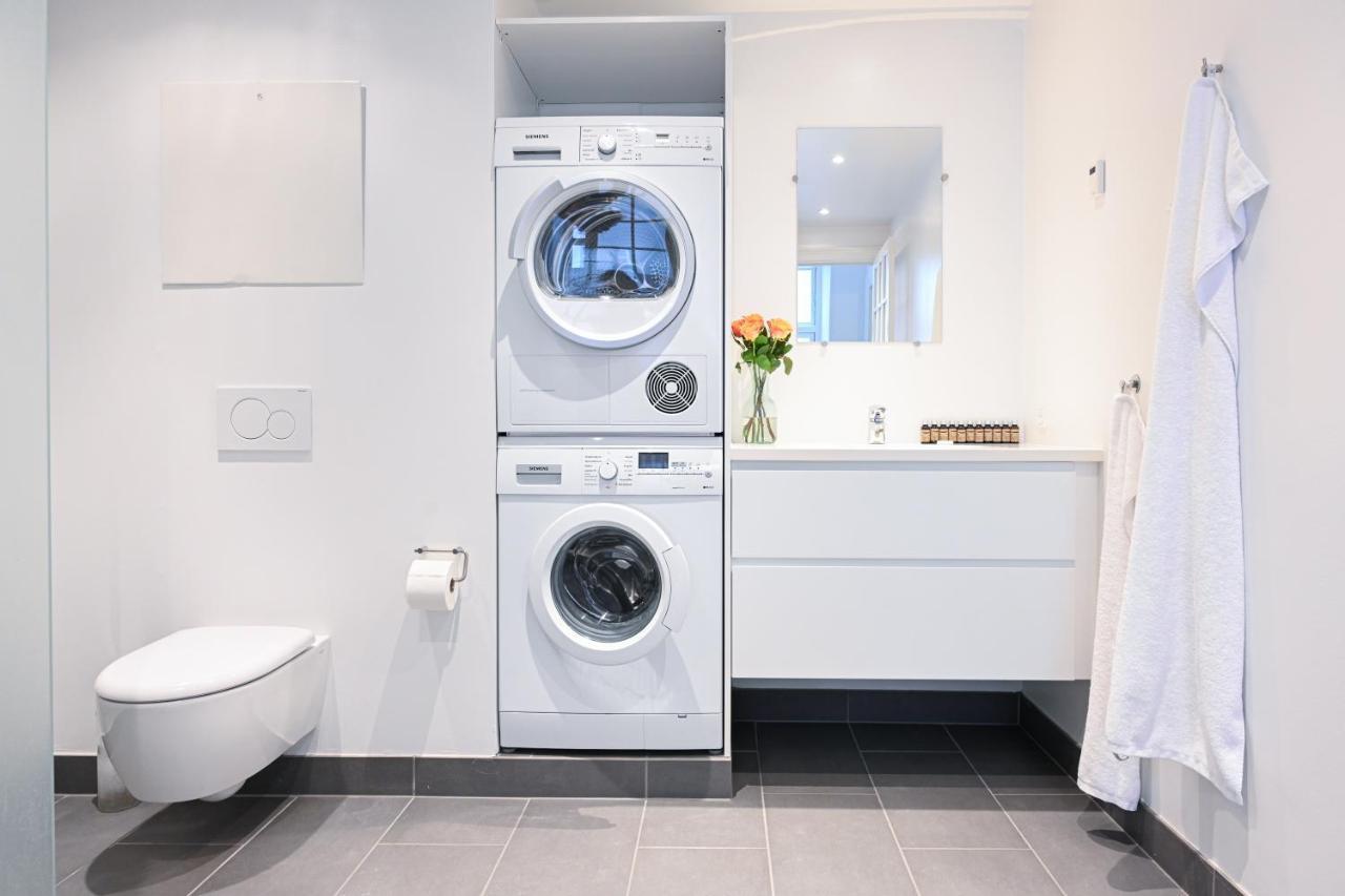 Sanders Tower - Chic Two-bedroom In Charming Apartment *