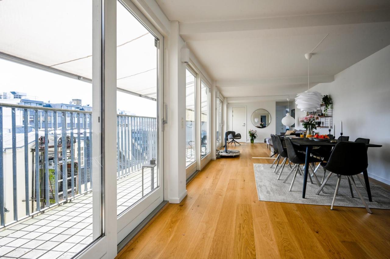 Spacious 3-bedroom With A Rooftop Terrace In The Center Of
