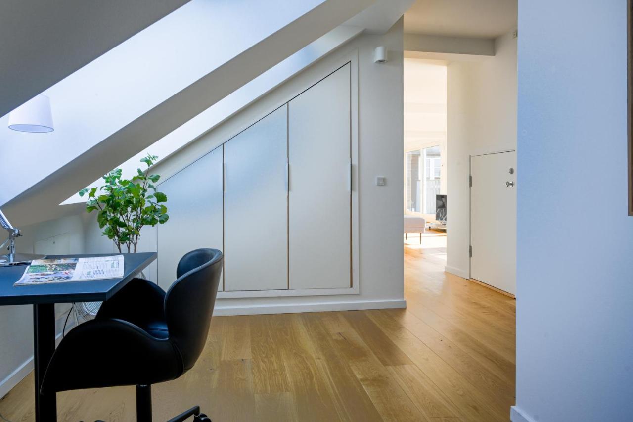 Spacious 3-bedroom With A Rooftop Terrace In The Center Of Apartment *