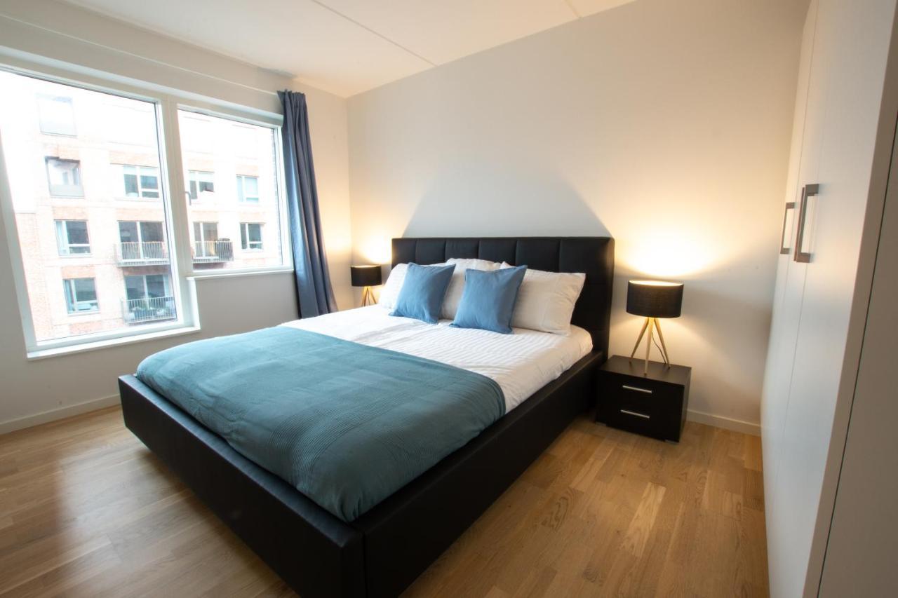 West By Charles Hope * Copenhague