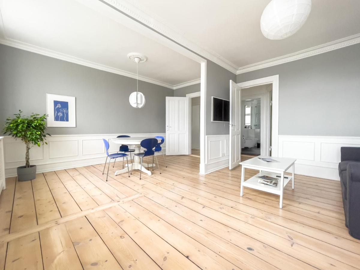 Stylish Classic Danish Design Huoneisto