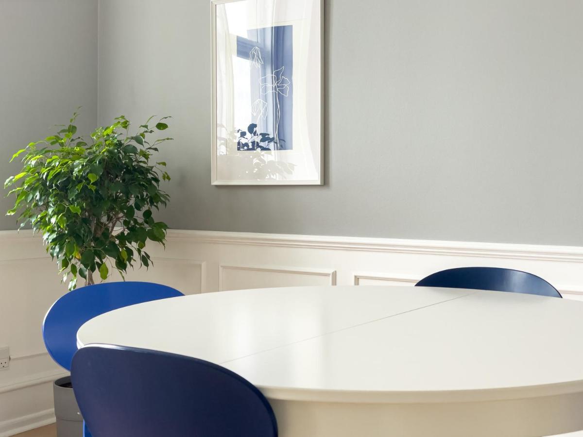 Stylish Classic Danish Design Huoneisto