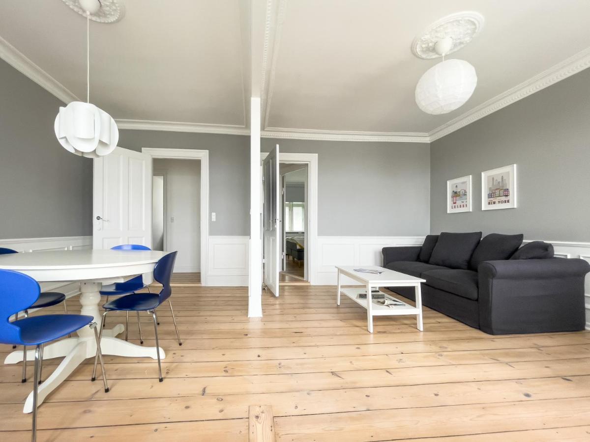 Stylish Classic Danish Design Huoneisto
