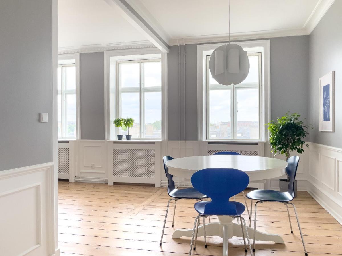 Stylish Classic Danish Design Huoneisto