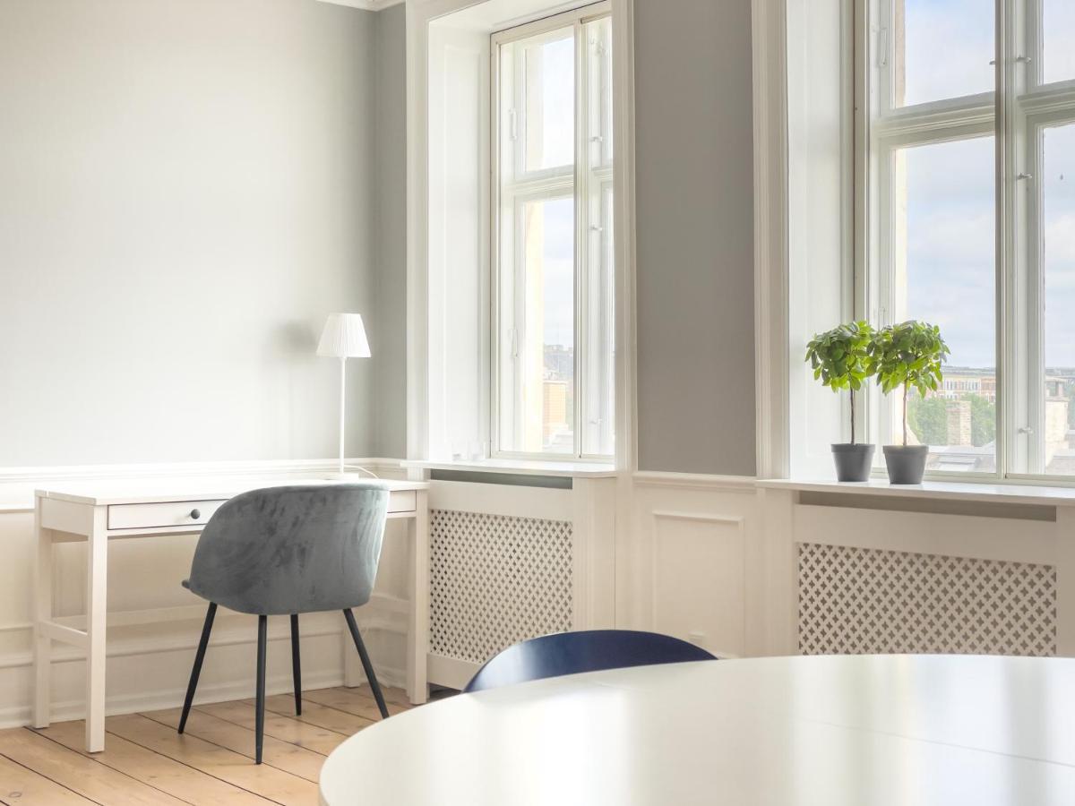 Stylish Classic Danish Design Huoneisto