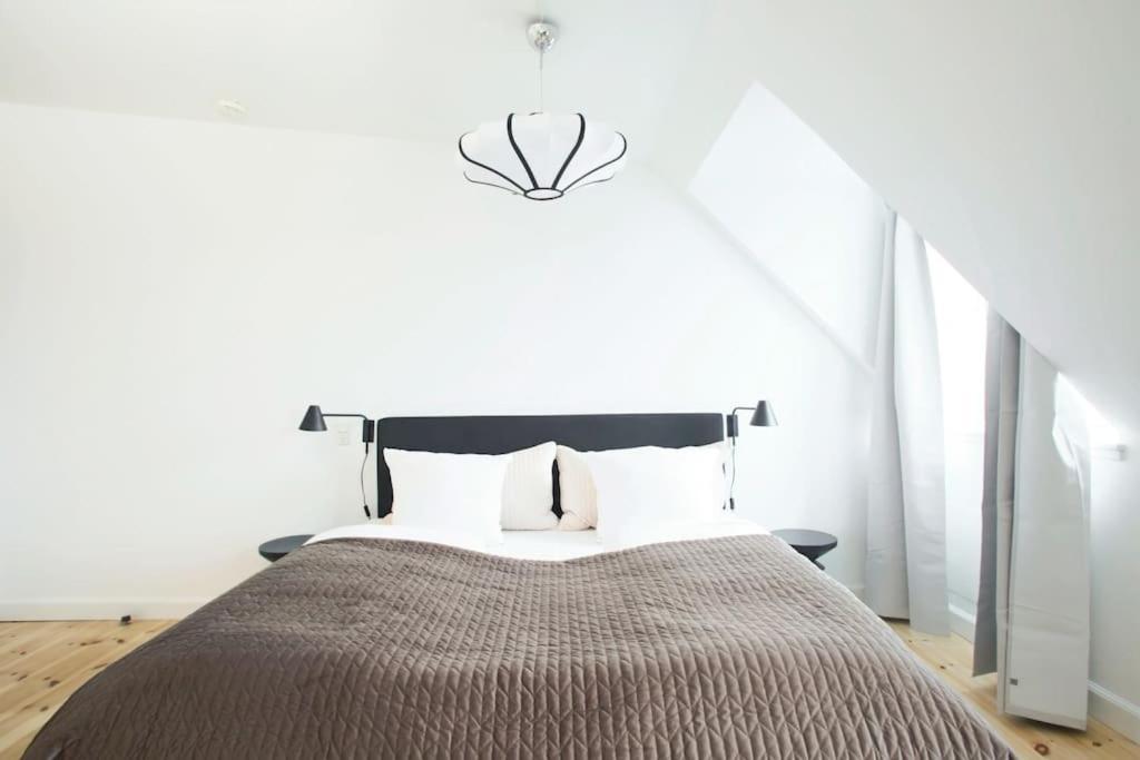 Bright 3br Flat With Balcony And Amazing View