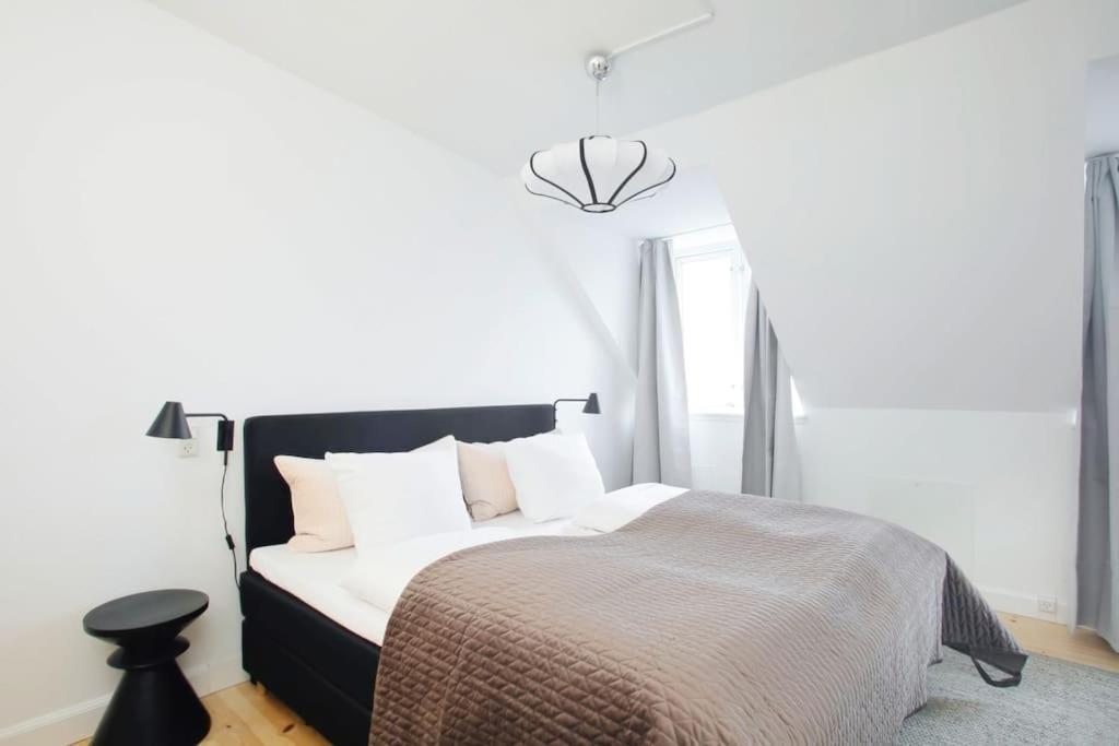 Bright 3br Flat With Balcony And Amazing View