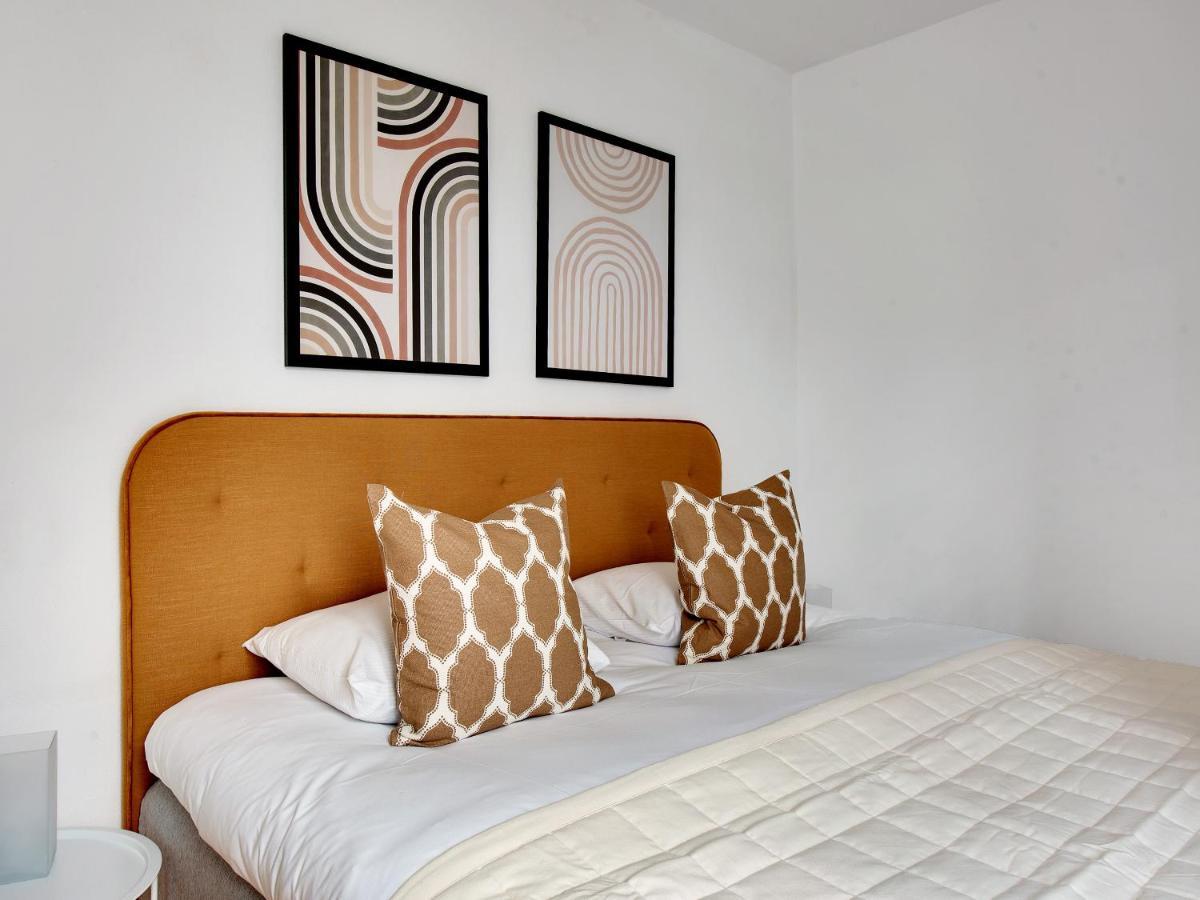 Sanders Constantin - Chic Two-bedroom With Balcony Apartment Copenhagen