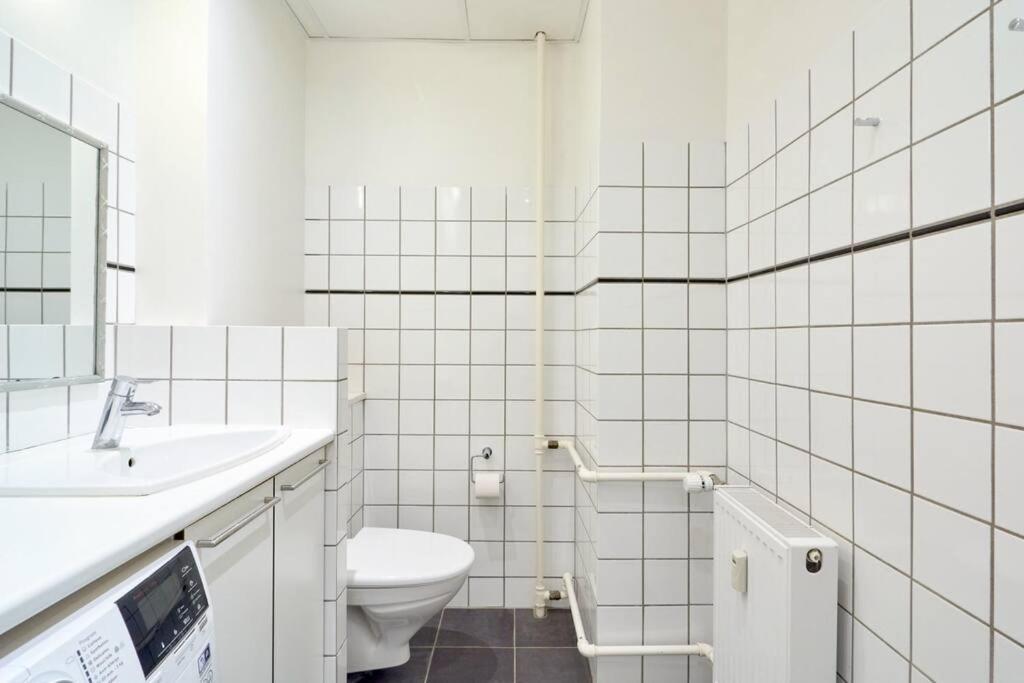 Apartment Large & Stylish In Trendy & Vibrant Neighbourhood