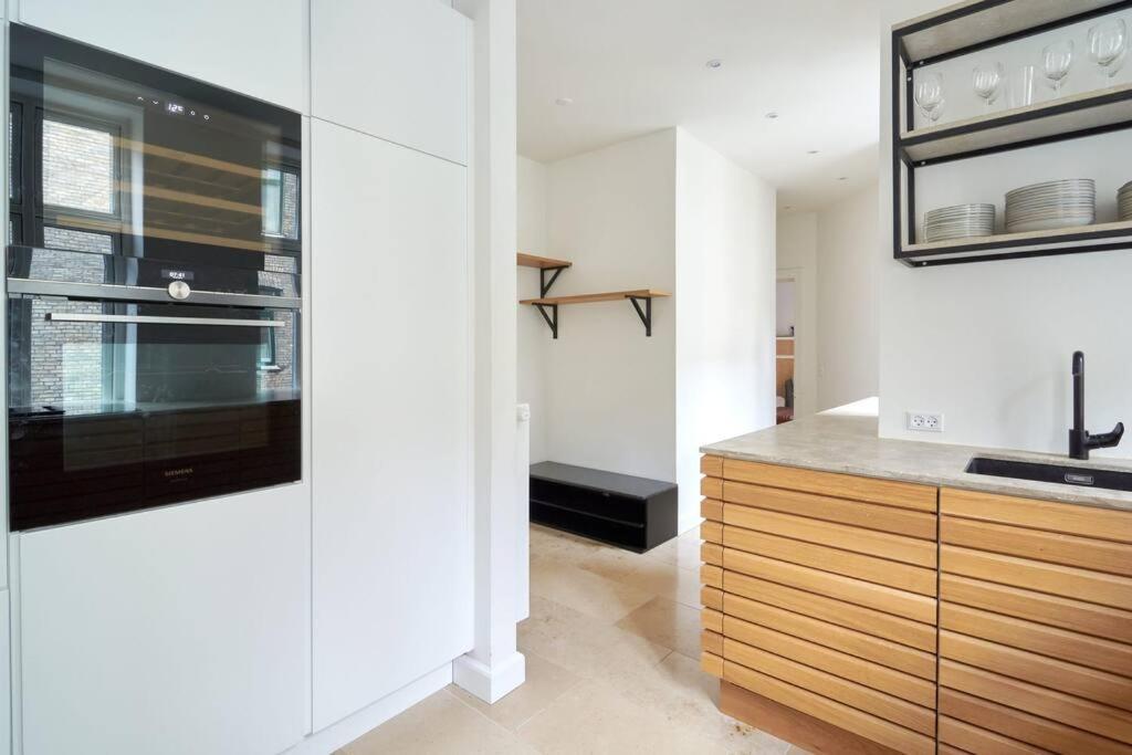 Spacious 3 Bedroom Manor Flat Next To Tivoli * Copenhagen