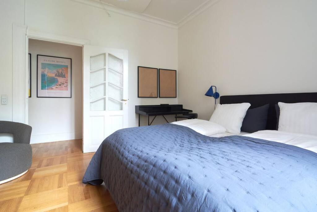 Spacious 3 Bedroom Manor Flat Next To Tivoli Apartment