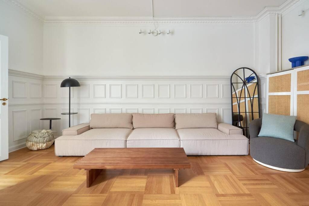 Spacious 3 Bedroom Manor Flat Next To Tivoli *