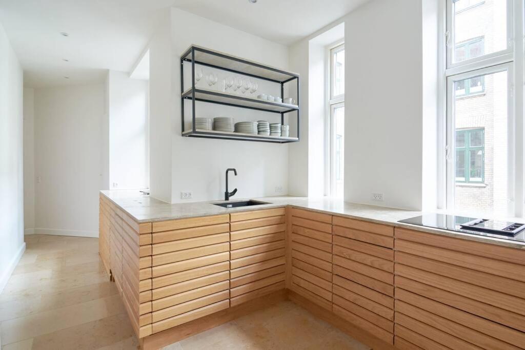 Spacious 3 Bedroom Manor Flat Next To Tivoli Apartment