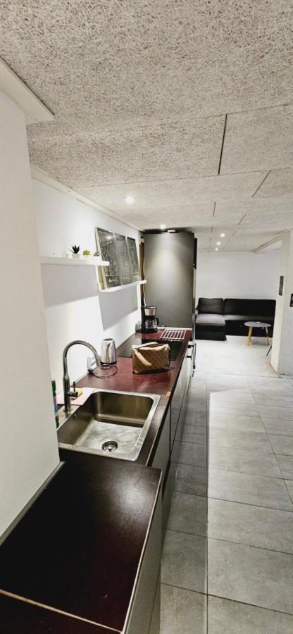 New York Basement Apartment *