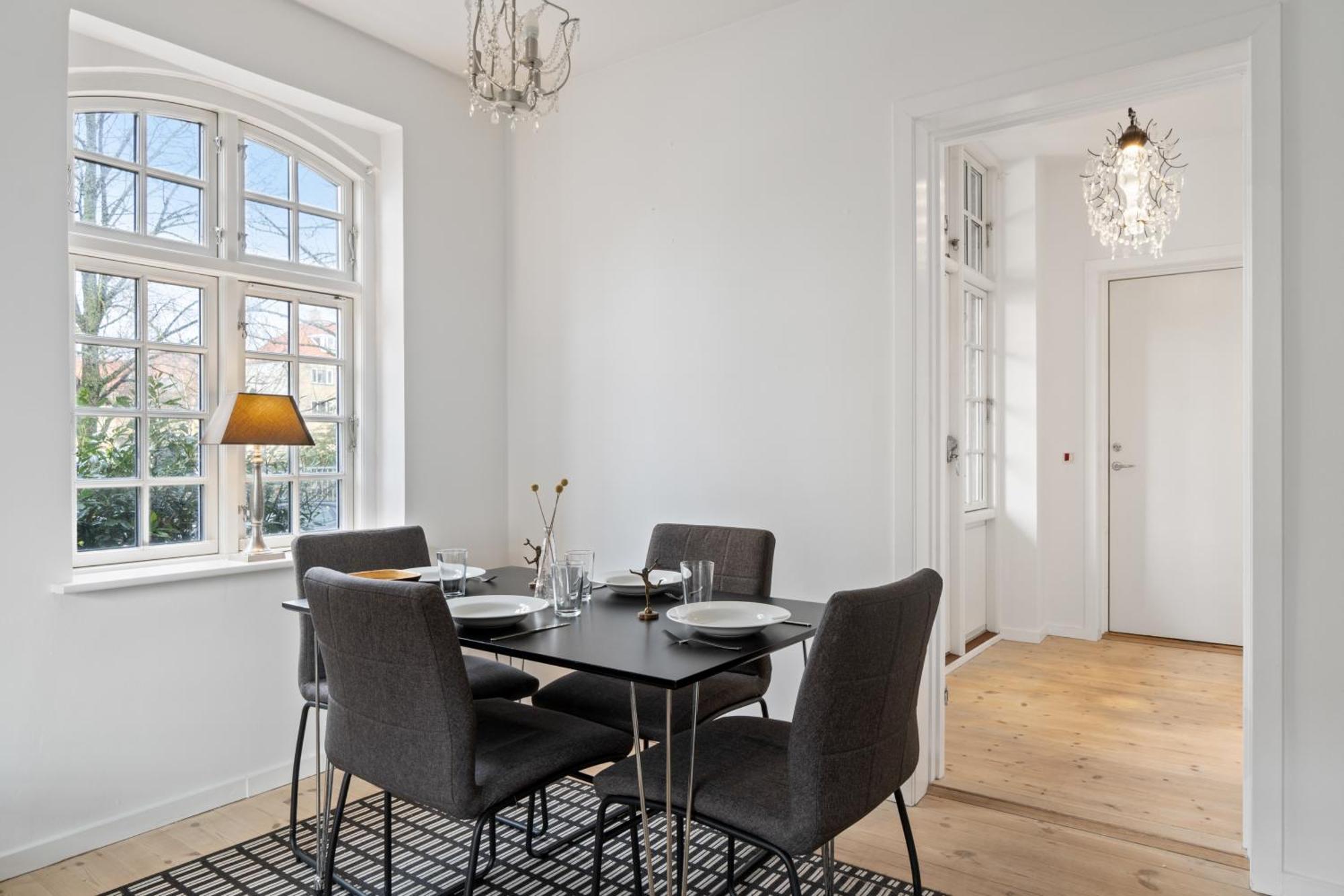 Charming 2 Bedroom - Near Frederiksberg Apartamento