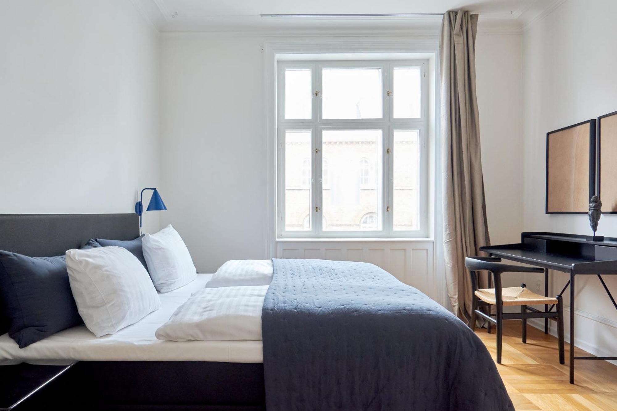 Spacious 3 Bedroom Manor Flat Next To Tivoli Copenhagen