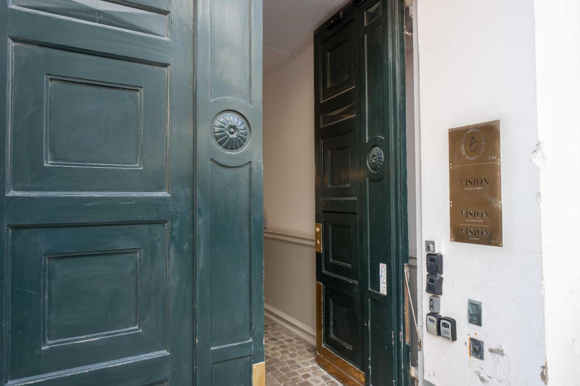 Centrally Located 3 Bedroom Flat Appartement *