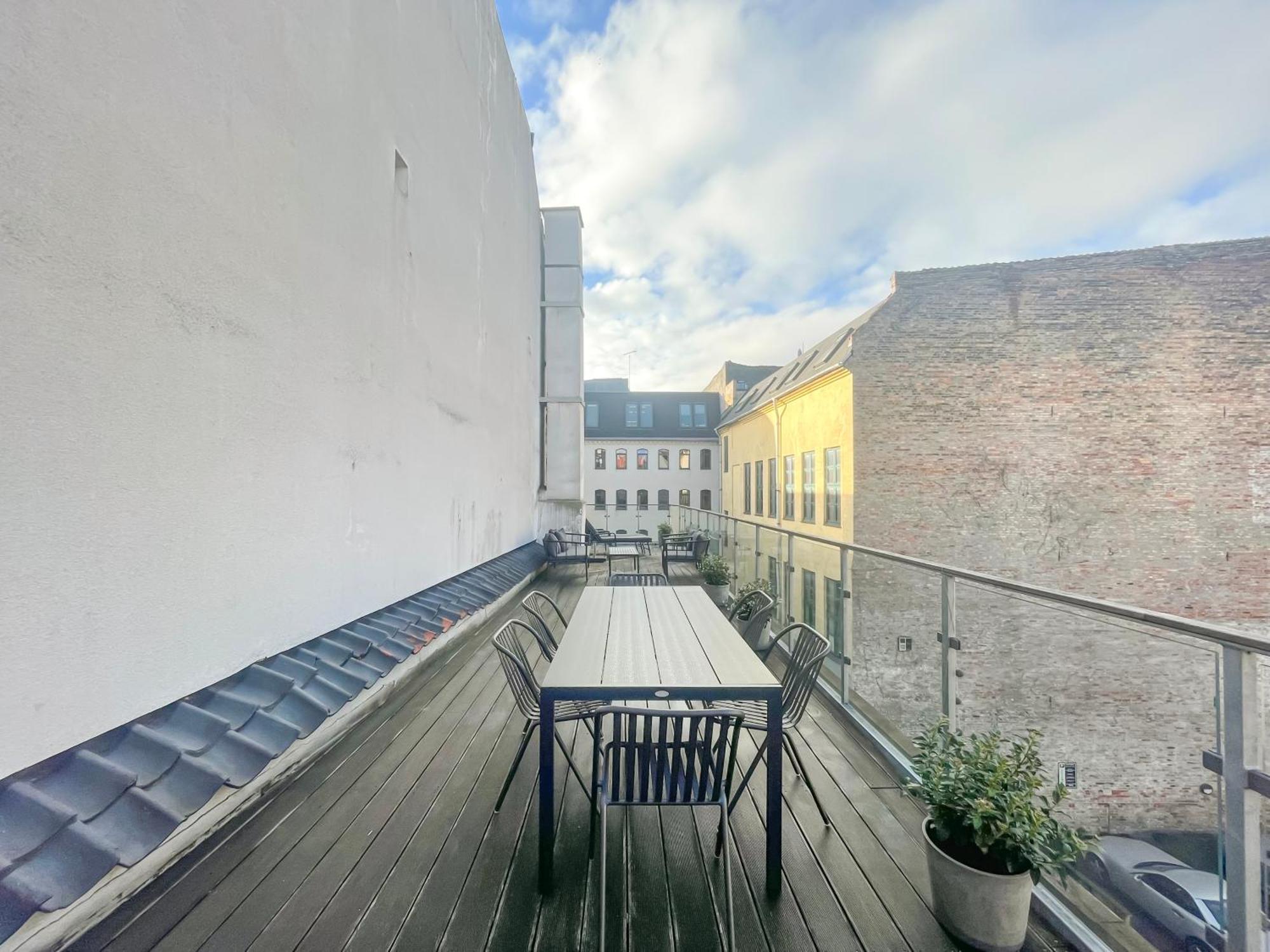 Big 4 Bedroom With Bathtub By Cph Hall Square Apartment