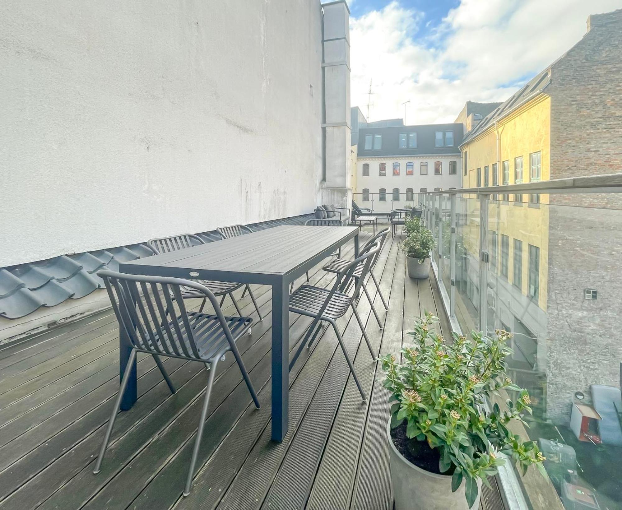 Big 4 Bedroom With Bathtub By Cph Hall Square