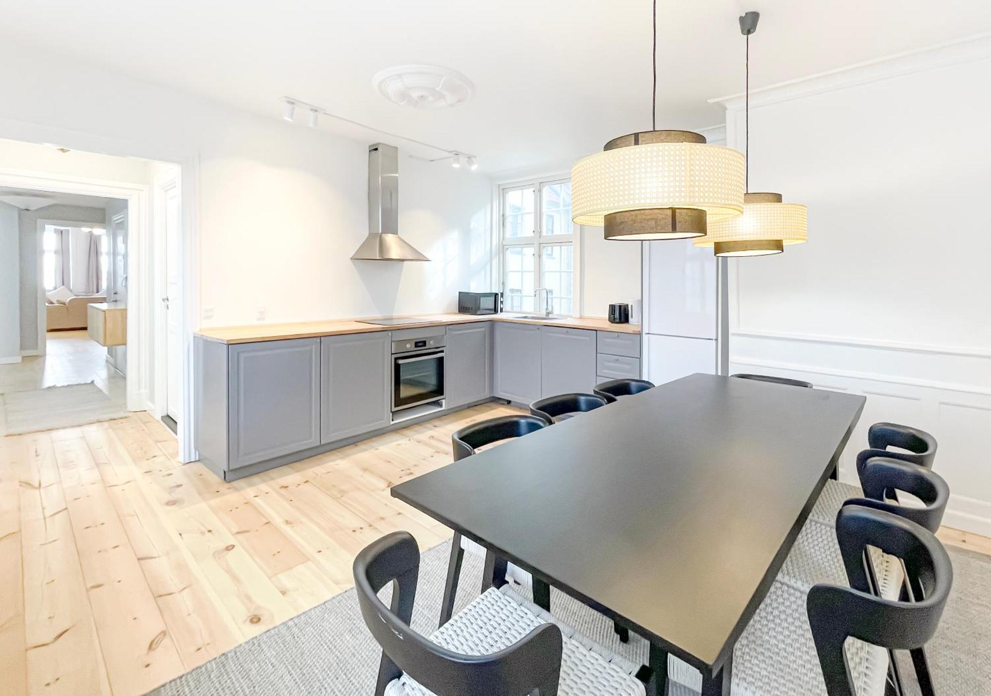 Apartment Big 4 Bedroom With Bathtub By Cph Hall Square